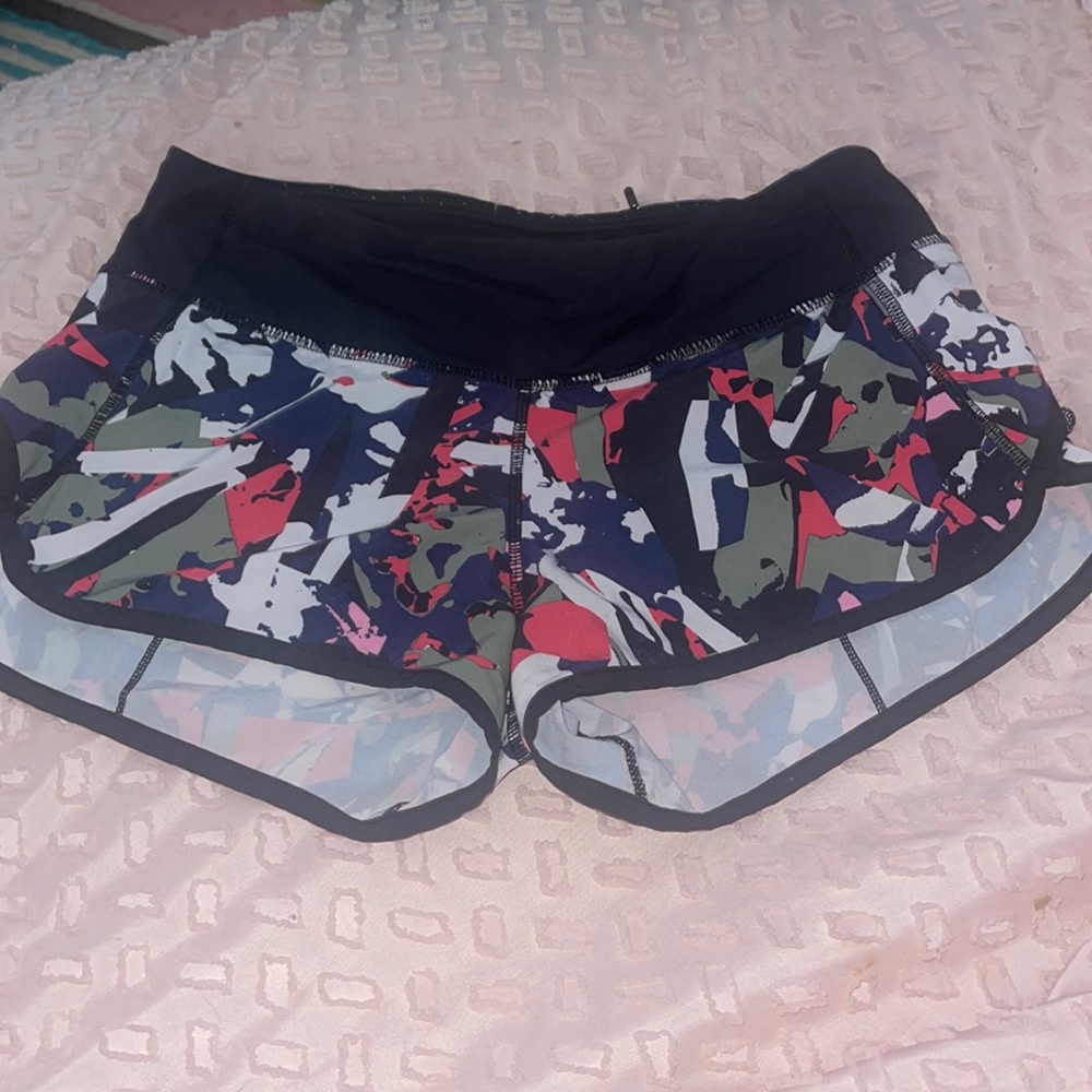 size 4 lululemon shorts